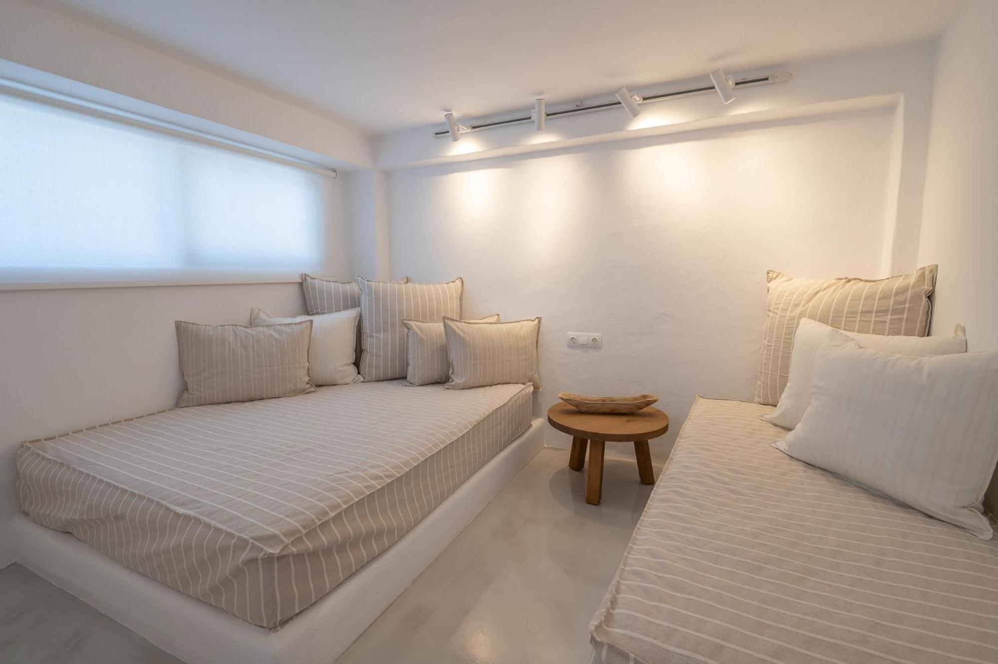 Pouletis Family Apartments - Akroyali Seaview Getaways Kalamata Exteriör bild