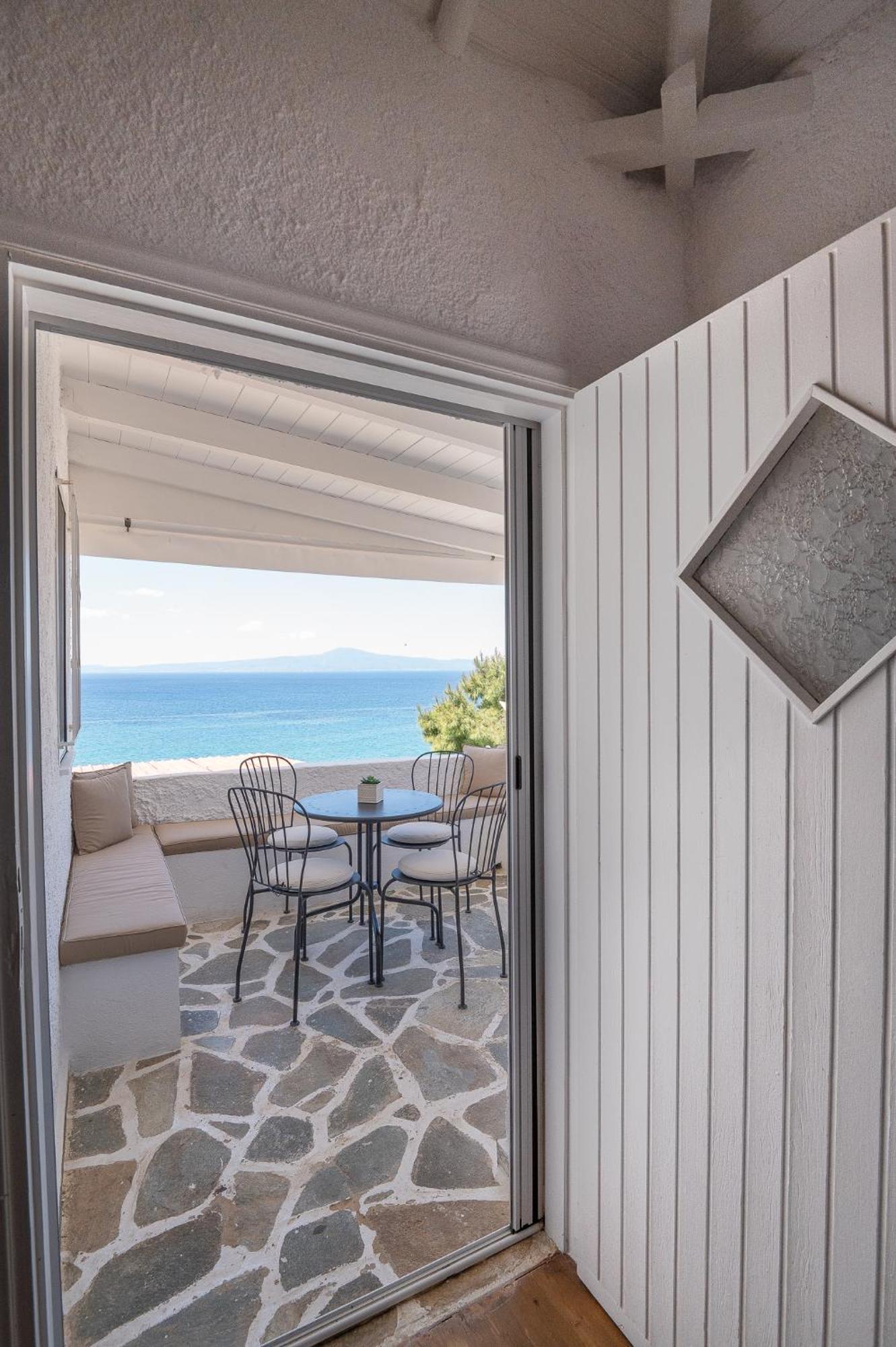 Pouletis Family Apartments - Akroyali Seaview Getaways Kalamata Exteriör bild