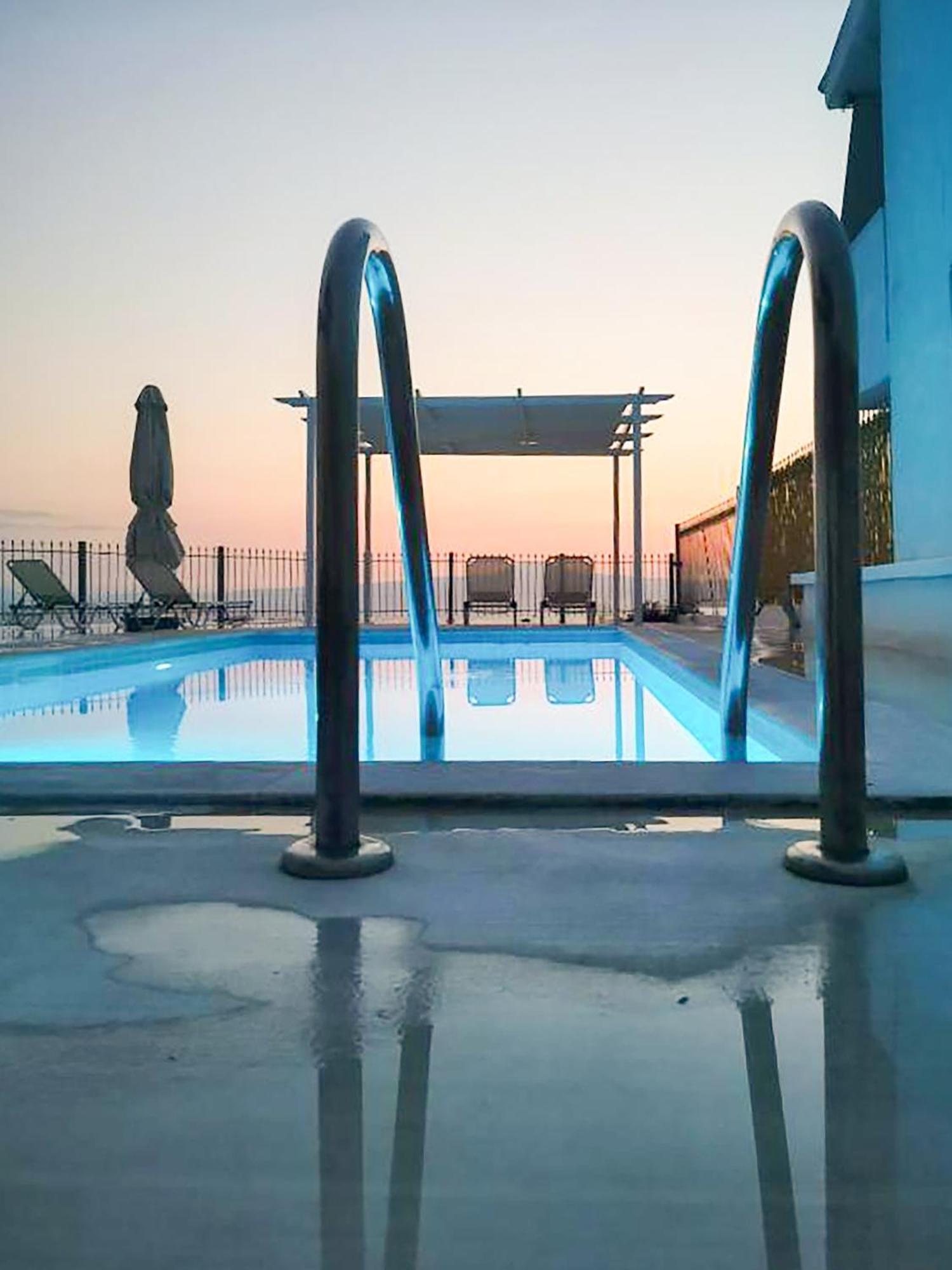 Pouletis Family Apartments - Akroyali Seaview Getaways Kalamata Exteriör bild