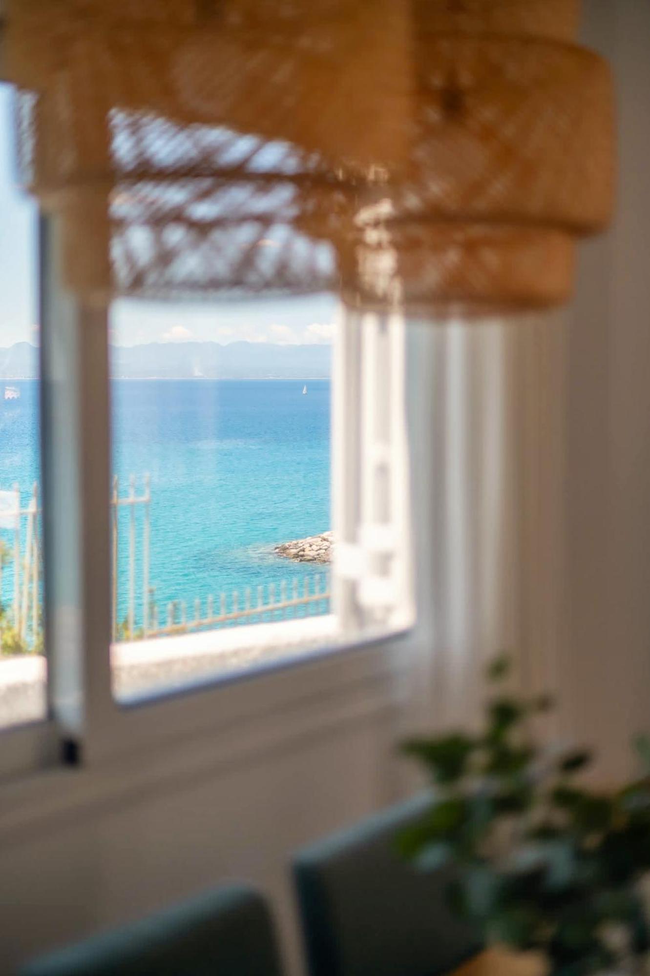 Pouletis Family Apartments - Akroyali Seaview Getaways Kalamata Exteriör bild