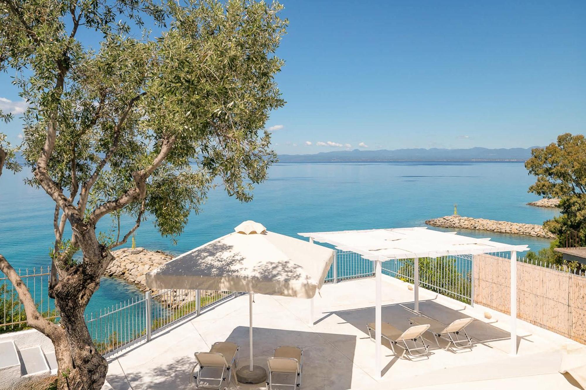 Pouletis Family Apartments - Akroyali Seaview Getaways Kalamata Exteriör bild