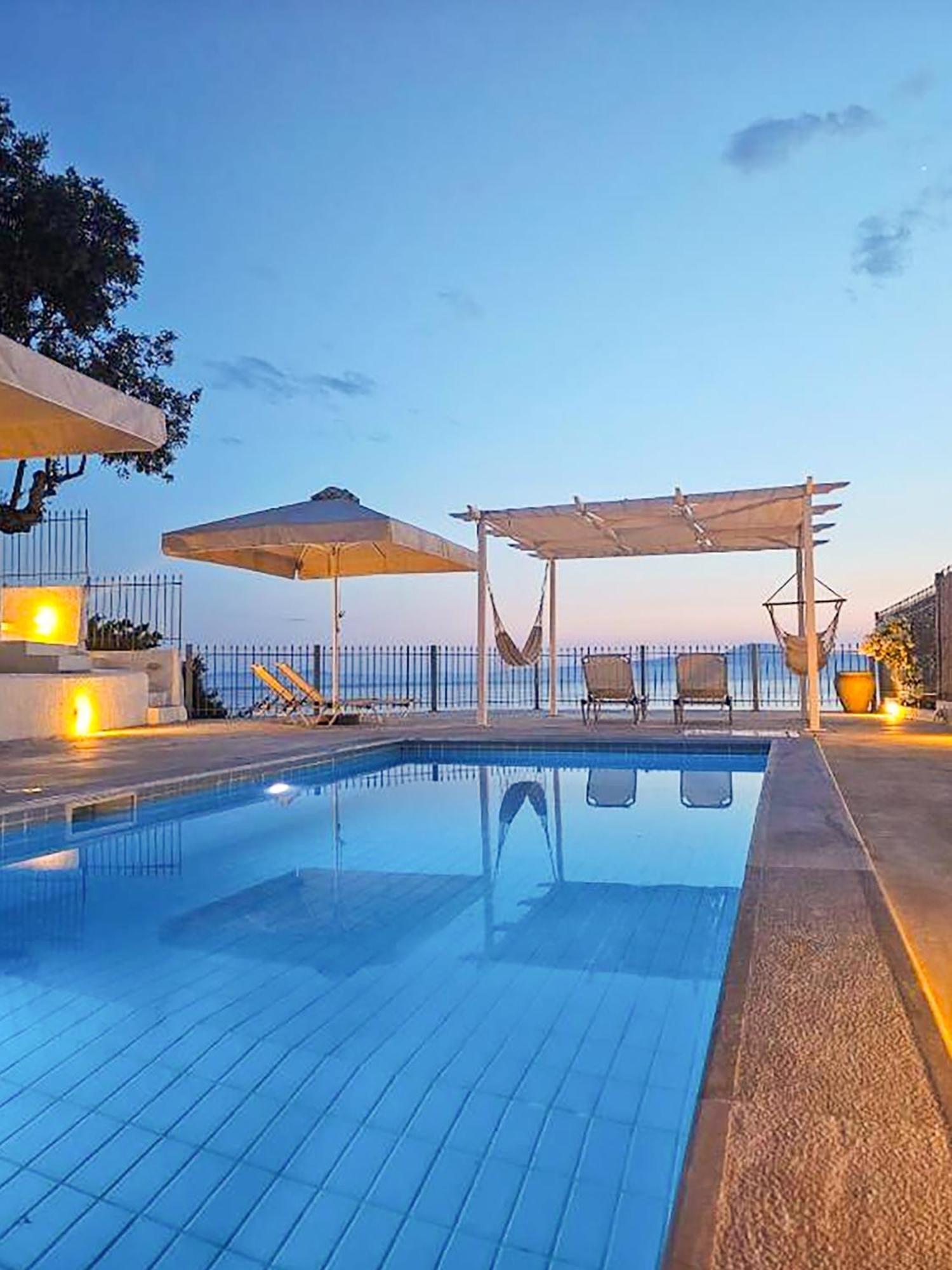 Pouletis Family Apartments - Akroyali Seaview Getaways Kalamata Exteriör bild
