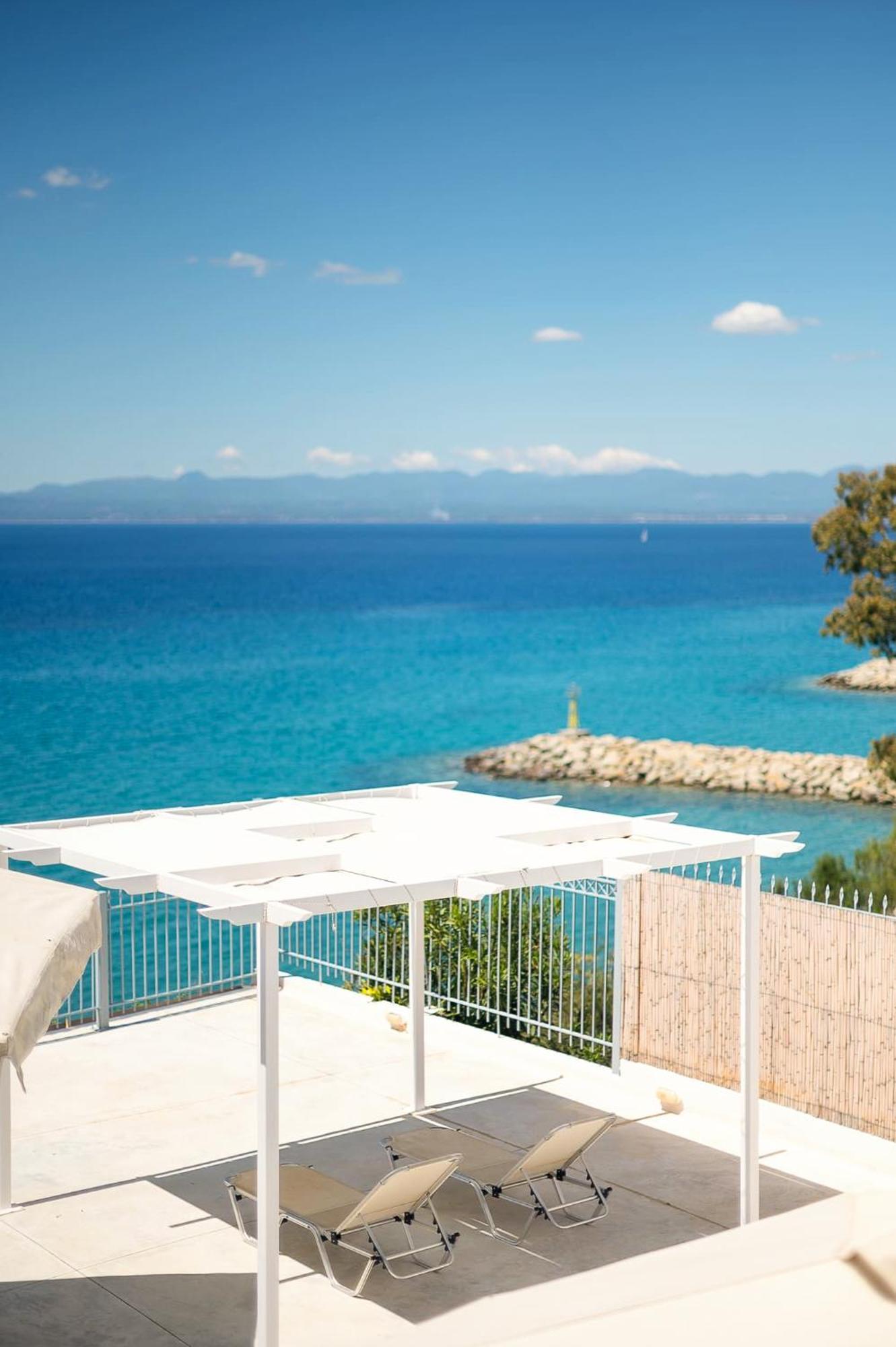 Pouletis Family Apartments - Akroyali Seaview Getaways Kalamata Exteriör bild